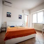 Lägenhet Comodita A Due Passi Dal Centro Di